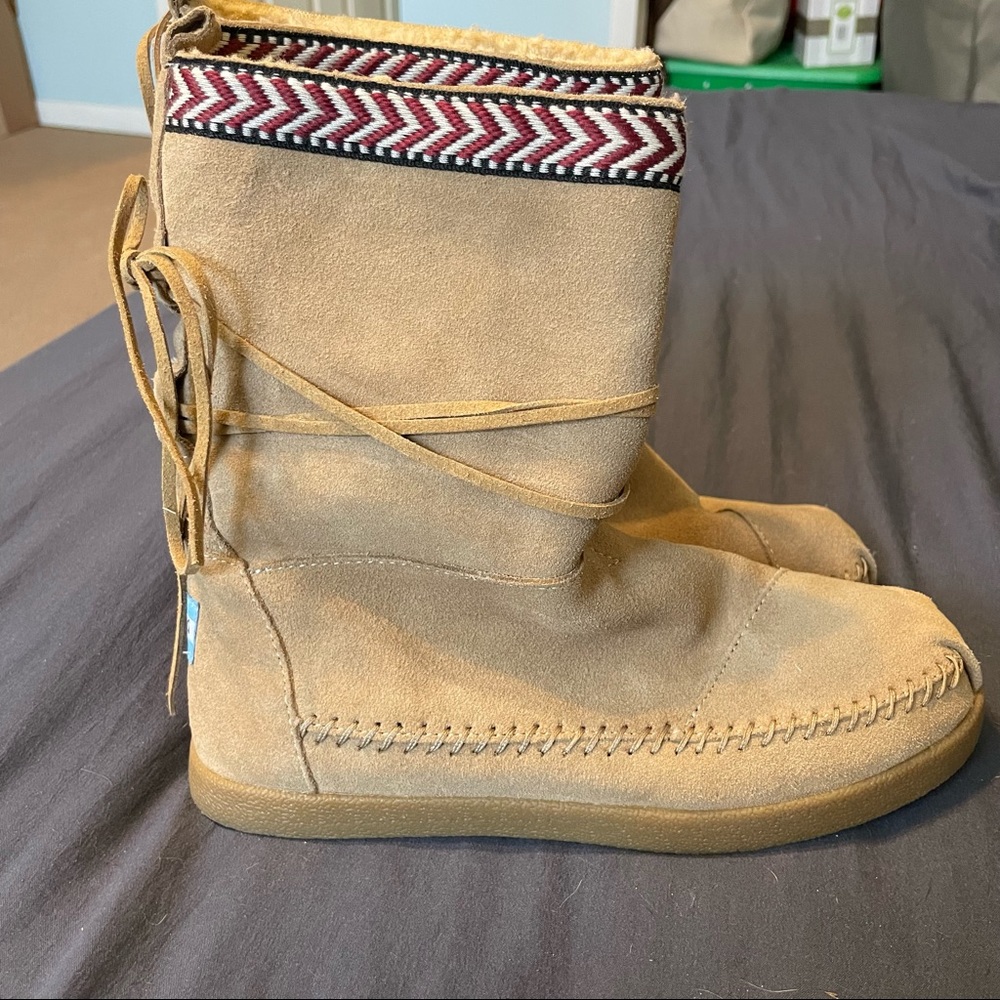 Suede Sherpa lined Toms boots